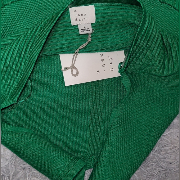 Green Knit Halter Flare Dress - Picture 6 of 6